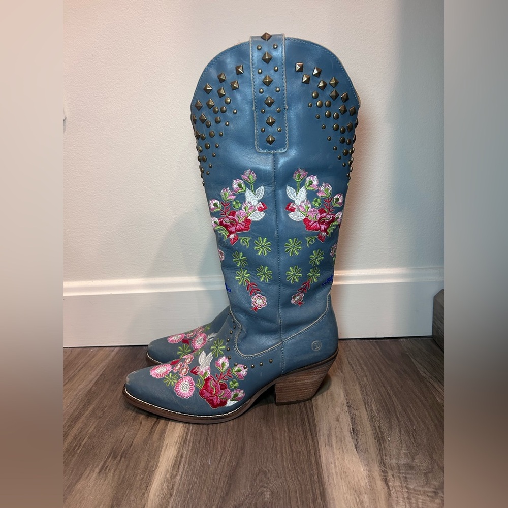 Dingo Floral Embroidered Cowboy Boots Size 8